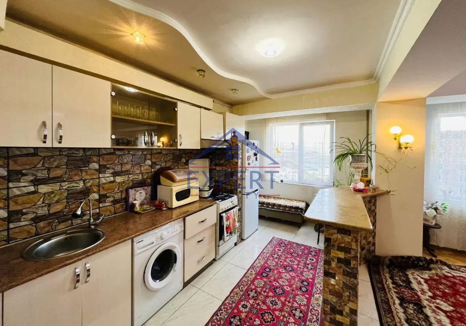 ԷՐԵԲՈՒՆԻ, ԽԱՂԱՂ ԴՈՆԻ ՓՈՂՈՑ, 3 ՍԵՆՅԱԿ