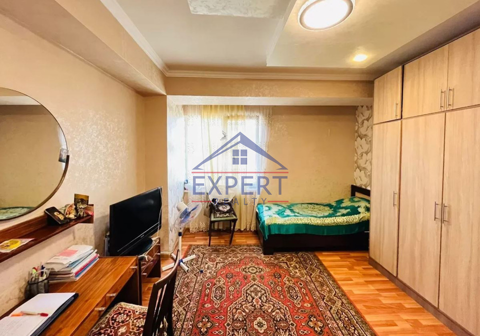 ԷՐԵԲՈՒՆԻ, ԽԱՂԱՂ ԴՈՆԻ ՓՈՂՈՑ, 3 ՍԵՆՅԱԿ