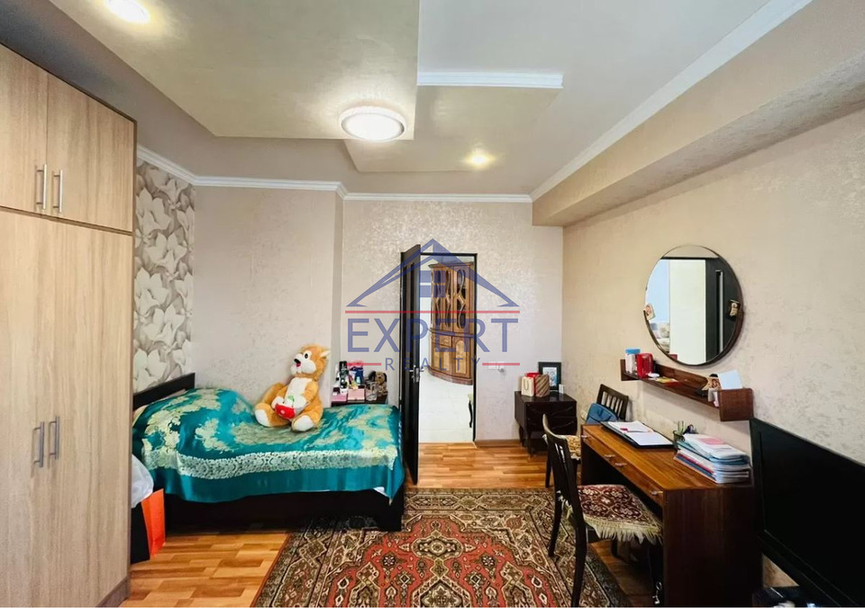 ԷՐԵԲՈՒՆԻ, ԽԱՂԱՂ ԴՈՆԻ ՓՈՂՈՑ, 3 ՍԵՆՅԱԿ