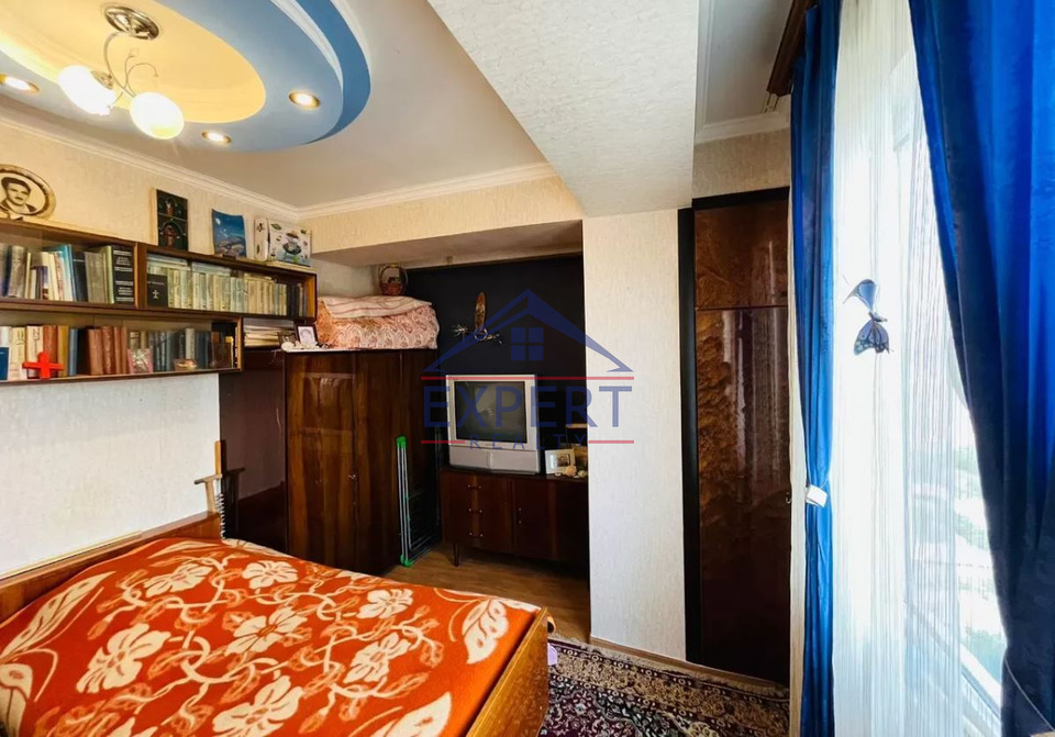 ԷՐԵԲՈՒՆԻ, ԽԱՂԱՂ ԴՈՆԻ ՓՈՂՈՑ, 3 ՍԵՆՅԱԿ