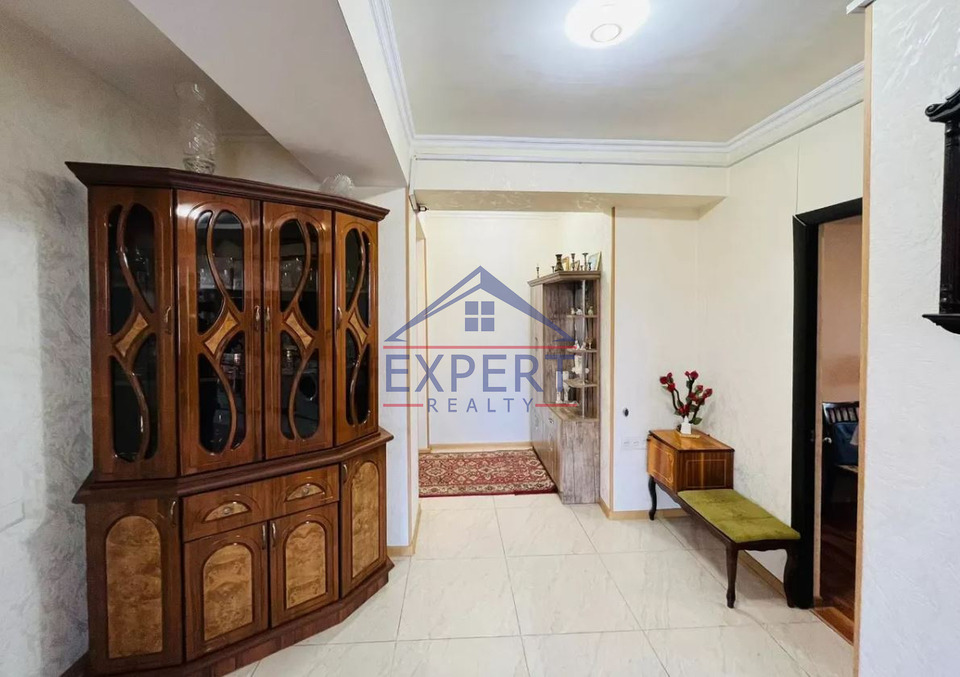 ԷՐԵԲՈՒՆԻ, ԽԱՂԱՂ ԴՈՆԻ ՓՈՂՈՑ, 3 ՍԵՆՅԱԿ