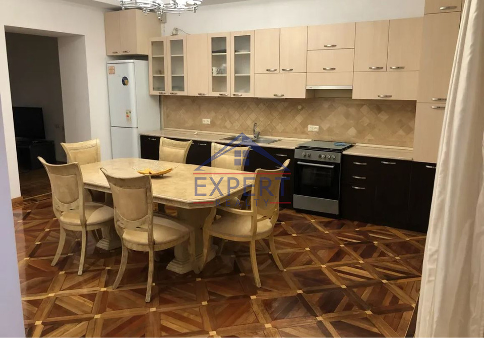 ԿԵՆՏՐՈՆ, ԱՅԱՍԻ ՓՈՂՈՑ, 4 ՍԵՆՅԱԿ