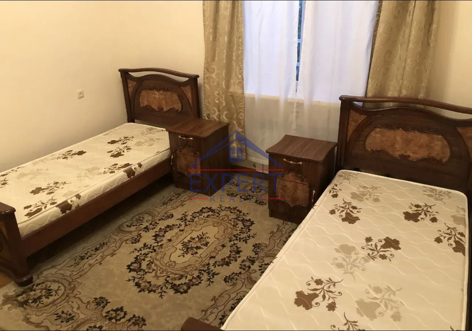 ԿԵՆՏՐՈՆ, ԱՅԱՍԻ ՓՈՂՈՑ, 4 ՍԵՆՅԱԿ