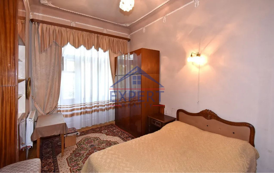 ԱՐԱԲԿԻՐ, ԿՈՄԻՏԱՍԻ ՊՈՂՈՏԱ, 3 ՍԵՆՅԱԿ