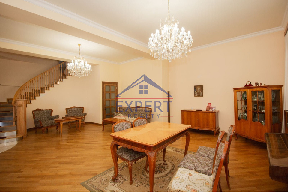 ԱՐԱԲԿԻՐ, ՍՈՍԵ ՓՈՂՈՑ, 8 ՍԵՆՅԱԿ