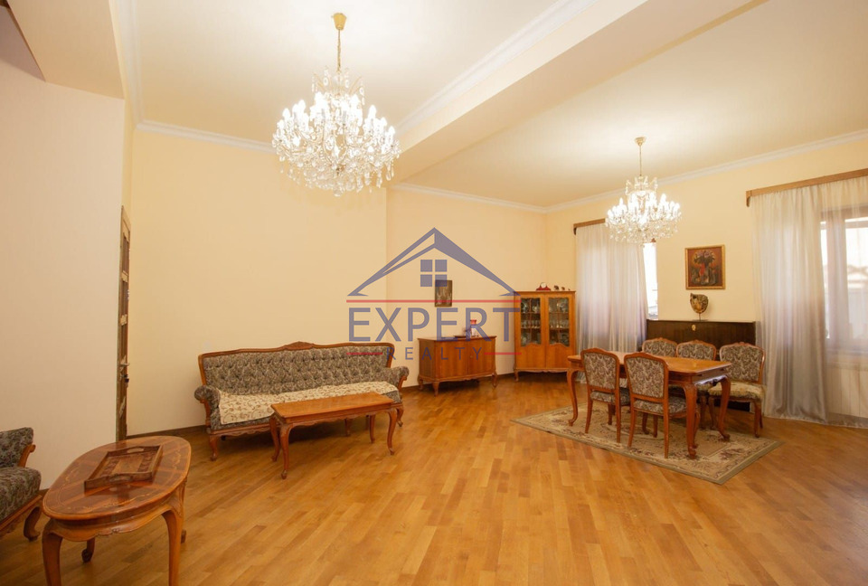 ԱՐԱԲԿԻՐ, ՍՈՍԵ ՓՈՂՈՑ, 8 ՍԵՆՅԱԿ