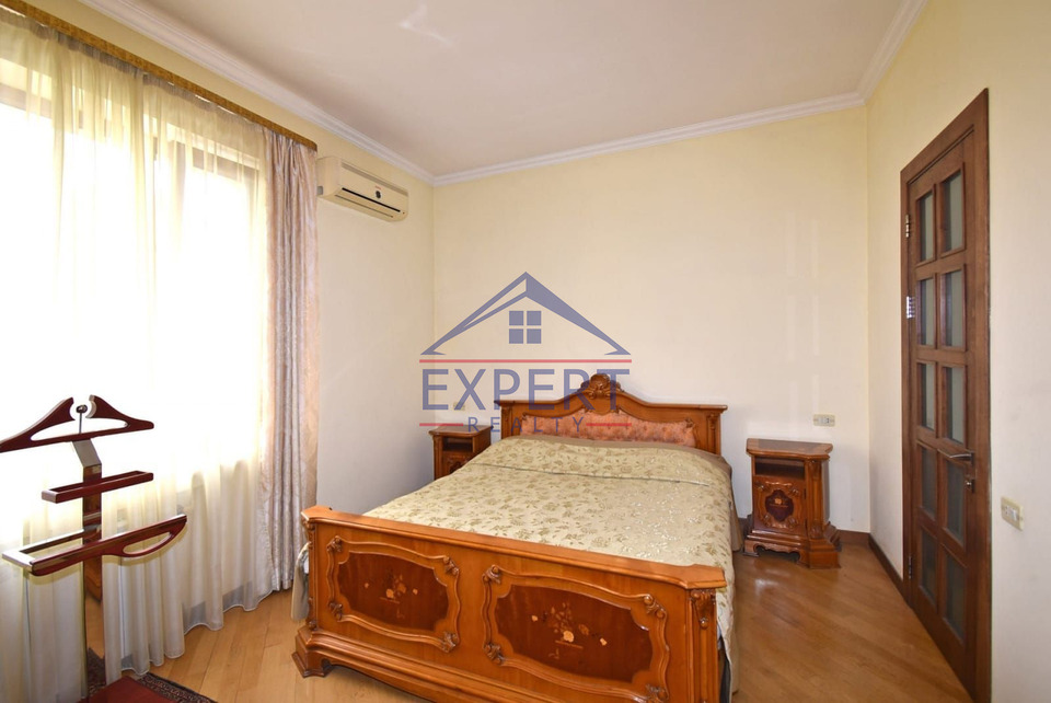 ԱՐԱԲԿԻՐ, ՍՈՍԵ ՓՈՂՈՑ, 8 ՍԵՆՅԱԿ