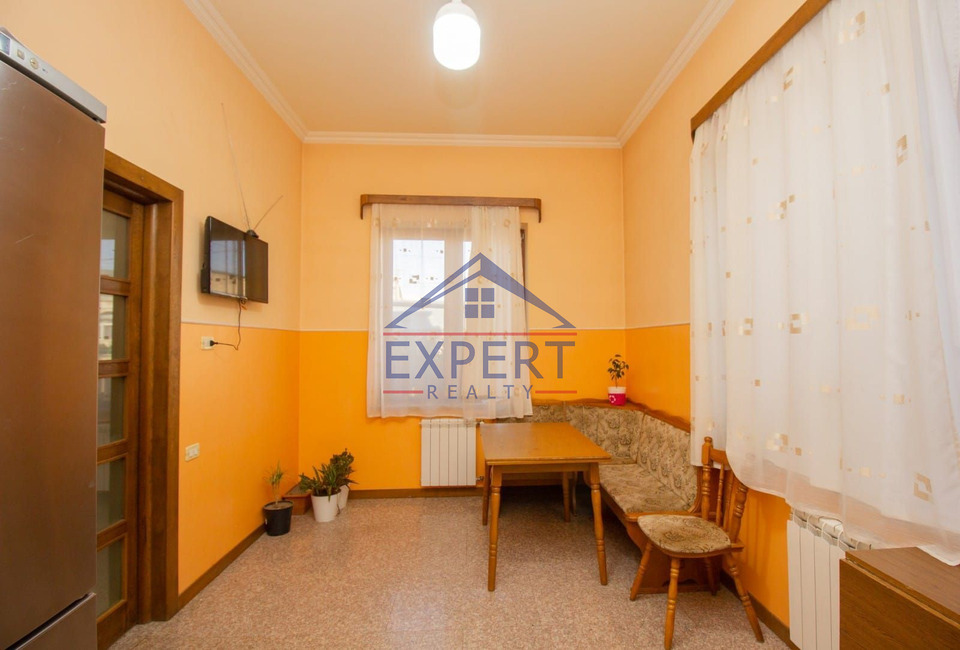 ԱՐԱԲԿԻՐ, ՍՈՍԵ ՓՈՂՈՑ, 8 ՍԵՆՅԱԿ