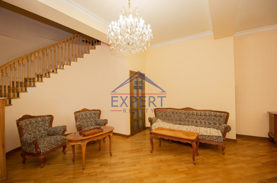 ԱՐԱԲԿԻՐ, ՍՈՍԵ ՓՈՂՈՑ, 8 ՍԵՆՅԱԿ