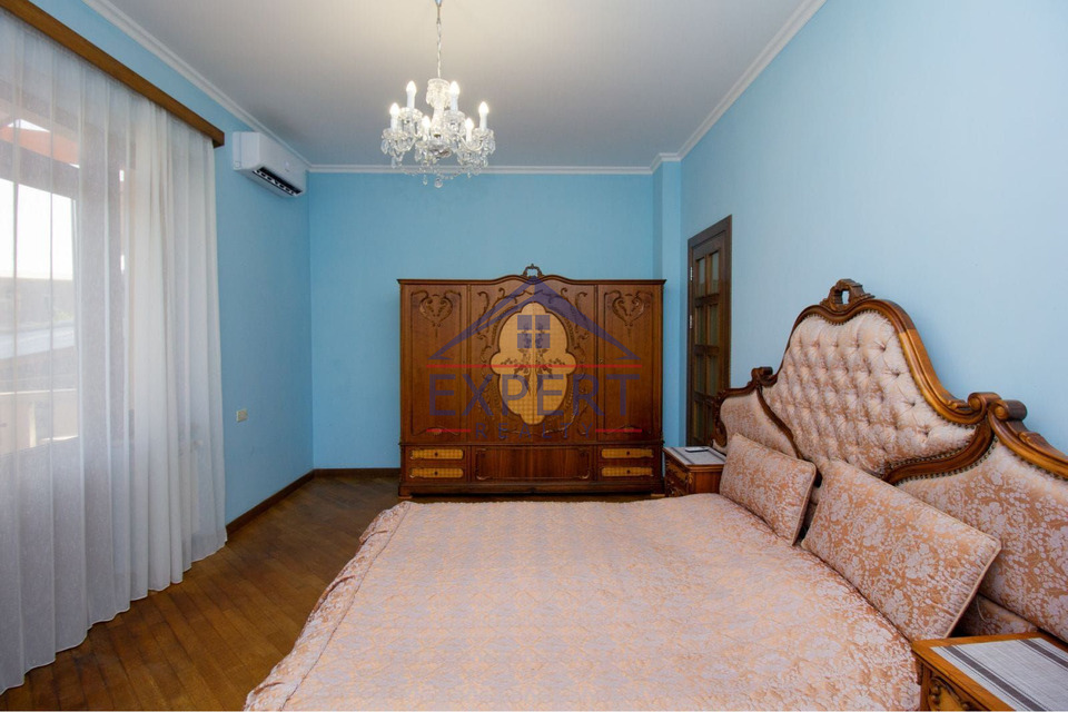 ԱՐԱԲԿԻՐ, ՍՈՍԵ ՓՈՂՈՑ, 8 ՍԵՆՅԱԿ