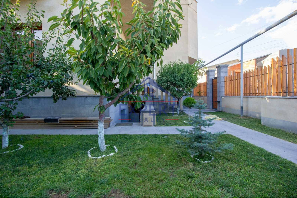 ԱՐԱԲԿԻՐ, ՍՈՍԵ ՓՈՂՈՑ, 8 ՍԵՆՅԱԿ