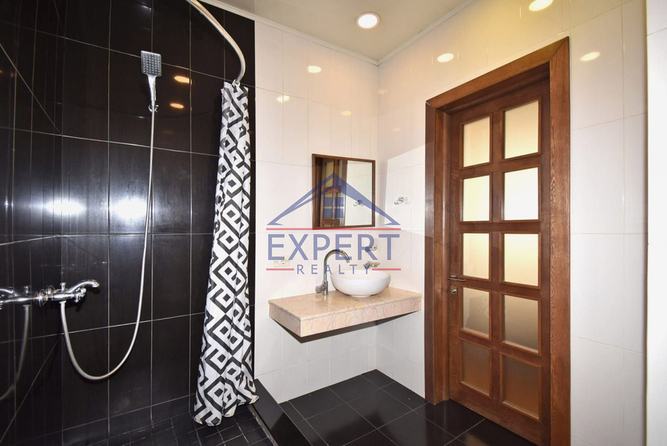 ԱՐԱԲԿԻՐ, ՍՈՍԵ ՓՈՂՈՑ, 8 ՍԵՆՅԱԿ