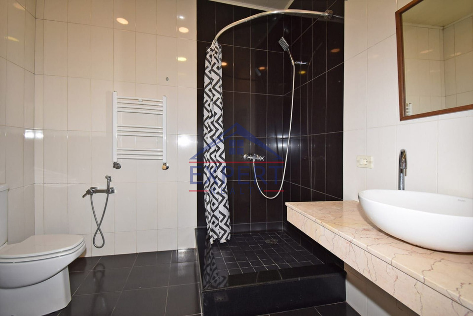 ԱՐԱԲԿԻՐ, ՍՈՍԵ ՓՈՂՈՑ, 8 ՍԵՆՅԱԿ