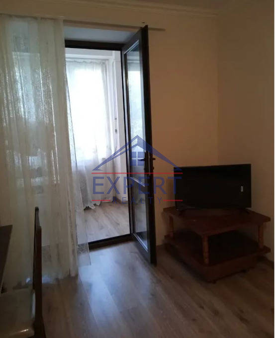 ԿԵՆՏՐՈՆ, ՏԻԳՐԱՆ ՄԵԾԻ ՊՈՂՈՏԱ, 1 ՍԵՆՅԱԿ