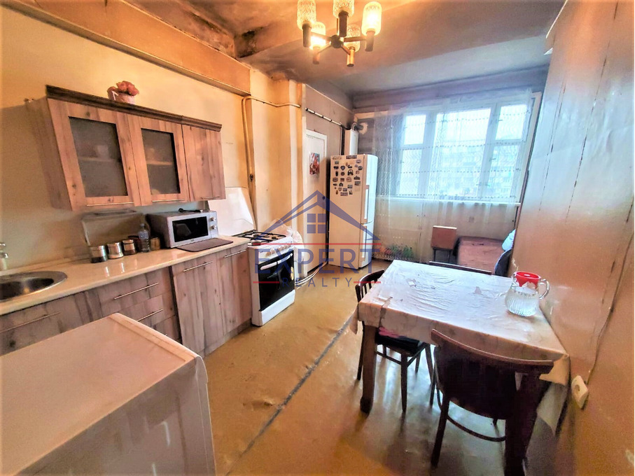 ԱՋԱՓՆՅԱԿ, ՇԻՐԱԶԻ ՓՈՂՈՑ, 3 ՍԵՆՅԱԿ
