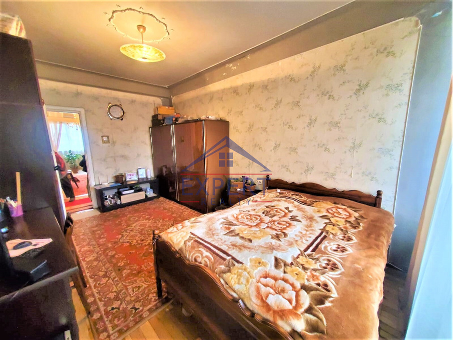 ԱՋԱՓՆՅԱԿ, ՇԻՐԱԶԻ ՓՈՂՈՑ, 3 ՍԵՆՅԱԿ