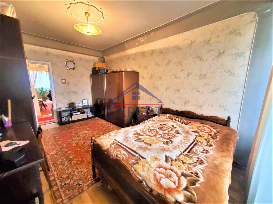 ԱՋԱՓՆՅԱԿ, ՇԻՐԱԶԻ ՓՈՂՈՑ, 3 ՍԵՆՅԱԿ