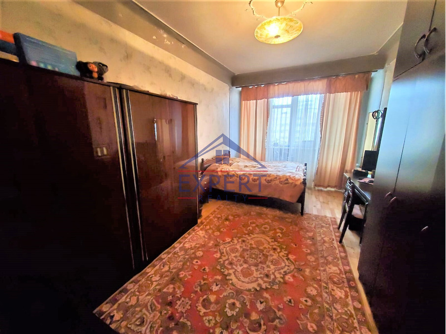 ԱՋԱՓՆՅԱԿ, ՇԻՐԱԶԻ ՓՈՂՈՑ, 3 ՍԵՆՅԱԿ