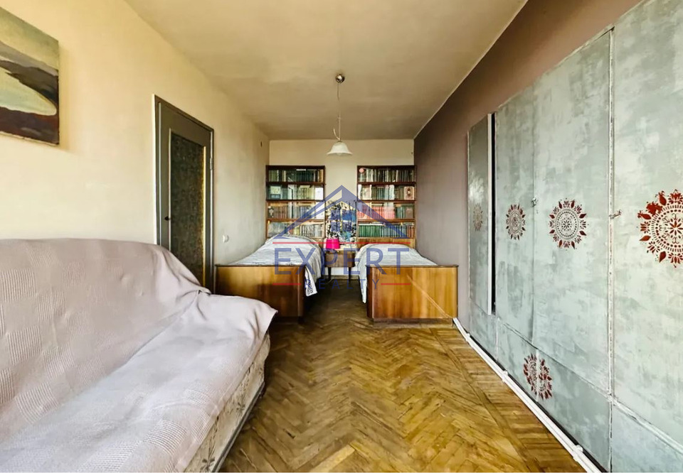 ԿԵՆՏՐՈՆ, ՄԱՇՏՈՑԻ ՊՈՂՈՏԱ, 3 ՍԵՆՅԱԿ