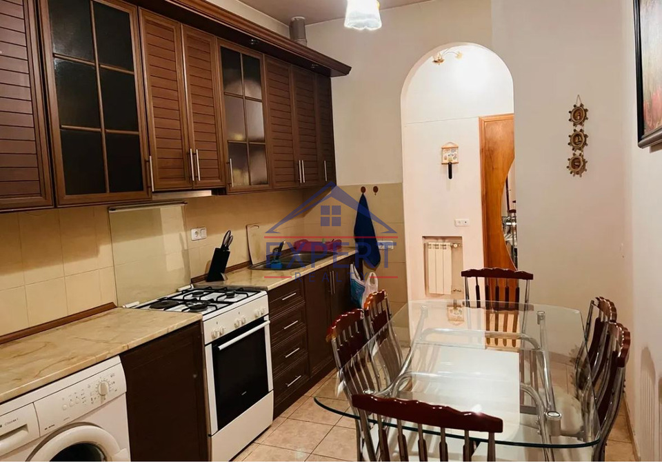 ԱՐԱԲԿԻՐ, ԿՈՄԻՏԱՍԻ ՊՈՂՈՏԱ, 3 ՍԵՆՅԱԿ