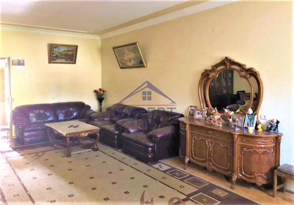 ԷԷրեբունի փողոց 6 սեն 250 քմ  2 հարկ