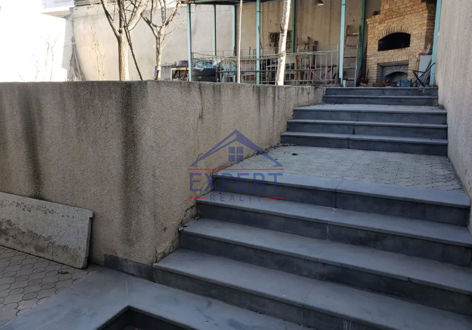 ԱՎԱՆ, 4-ՐԴ ՓՈՂՈՑ, 5 ՍԵՆՅԱԿ