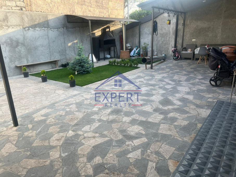 ԷՐԵԲՈՒՆԻ, ԱԶԱՏԱՄԱՐՏԻԿՆԵՐԻ ՓՈՂՈՑ, 4 ՍԵՆՅԱԿ