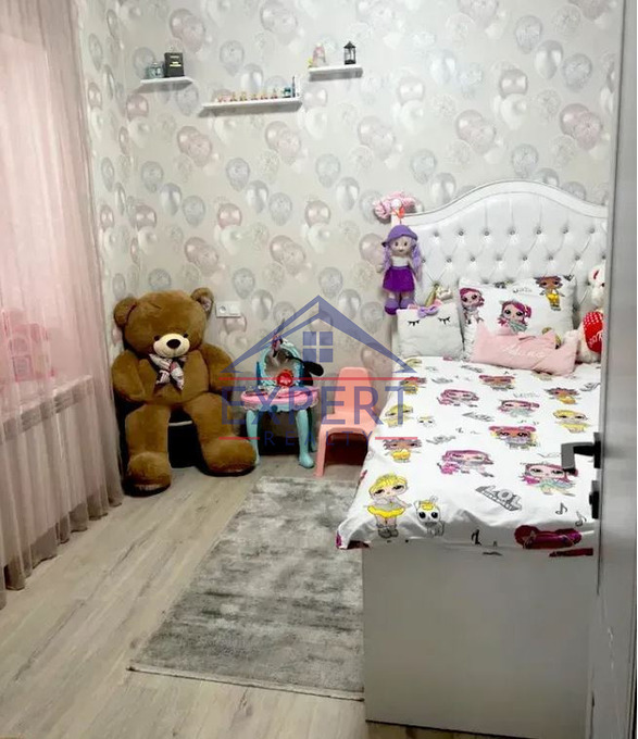 ԷՐԵԲՈՒՆԻ, ԱԶԱՏԱՄԱՐՏԻԿՆԵՐԻ ՓՈՂՈՑ, 4 ՍԵՆՅԱԿ