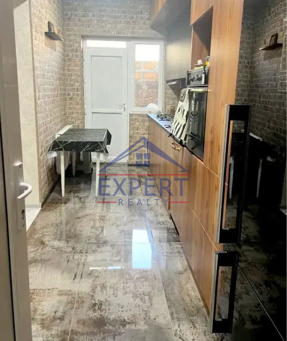 ԷՐԵԲՈՒՆԻ, ԱԶԱՏԱՄԱՐՏԻԿՆԵՐԻ ՓՈՂՈՑ, 4 ՍԵՆՅԱԿ