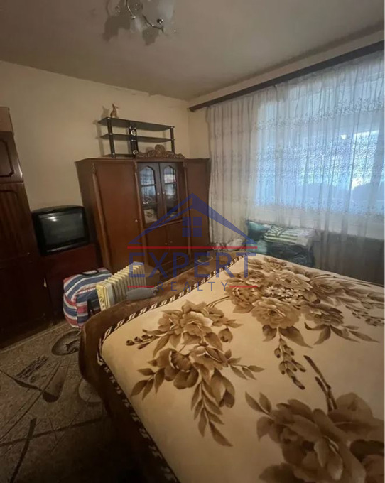 ՄԱԼԱԹԻԱ ՍԵԲԱՍՏԻԱ, ՏԻՉԻՆԱ ՓՈՂՈՑ, 4 ՍԵՆՅԱԿ