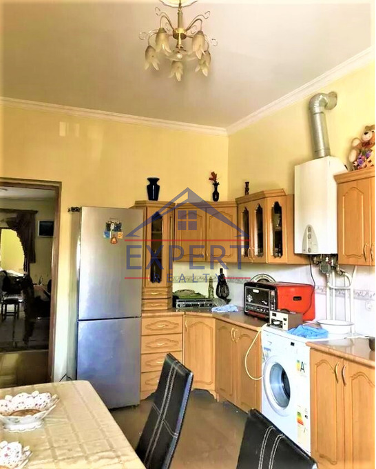 ԷՐԵԲՈՒՆԻ, ԷՐԵԲՈՒՆԻ ՓՈՂՈՑ, 6 ՍԵՆՅԱԿ