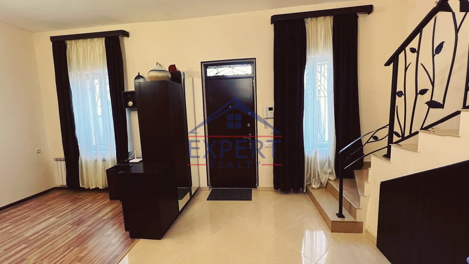 ԱՋԱՓՆՅԱԿ, ՆՈՐԱՇԵՆ ԹԱՂԱՄԱՍ, 4 ՍԵՆՅԱԿ