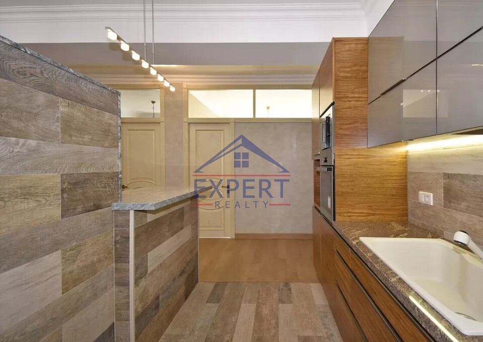 ԿԵՆՏՐՈՆ, ՆԱԼԲԱՆԴՅԱՆ ՓՈՂՈՑ, 3 ՍԵՆՅԱԿ