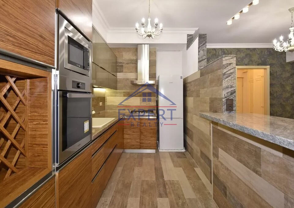 ԿԵՆՏՐՈՆ, ՆԱԼԲԱՆԴՅԱՆ ՓՈՂՈՑ, 3 ՍԵՆՅԱԿ