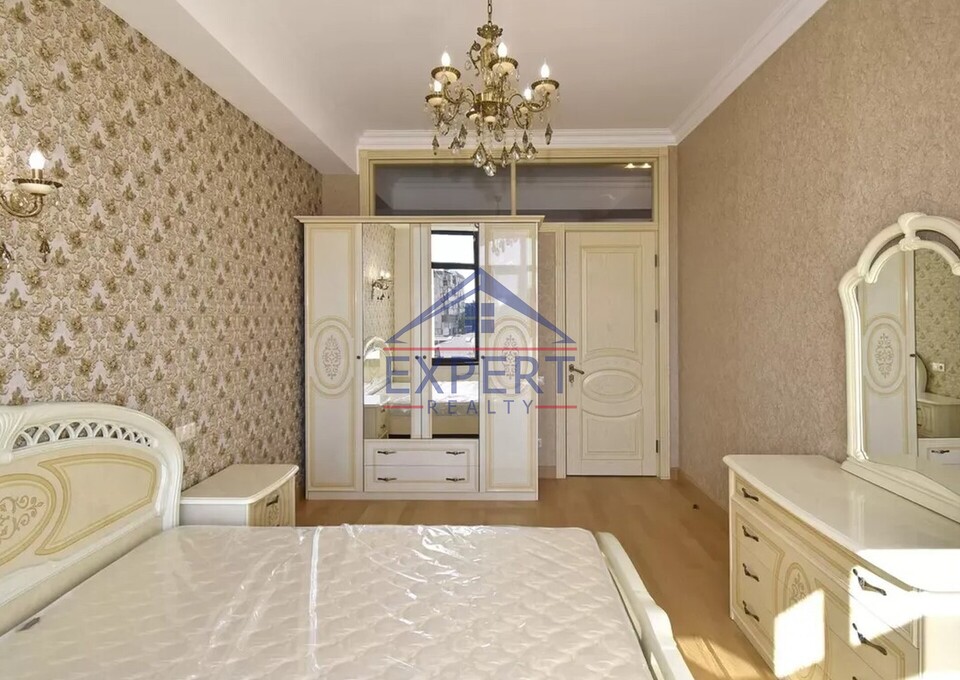 ԿԵՆՏՐՈՆ, ՆԱԼԲԱՆԴՅԱՆ ՓՈՂՈՑ, 3 ՍԵՆՅԱԿ