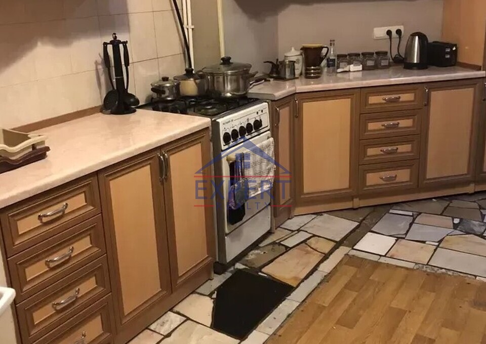 ԿԵՆՏՐՈՆ, ՊՈՒՇԿԻՆ ՓՈՂՈՑ, 3 ՍԵՆՅԱԿ