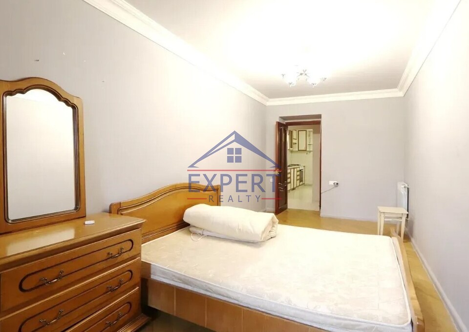 ԿԵՆՏՐՈՆ, ՄԱՇՏՈՑԻ ՊՈՂՈՏԱ, 3 ՍԵՆՅԱԿ