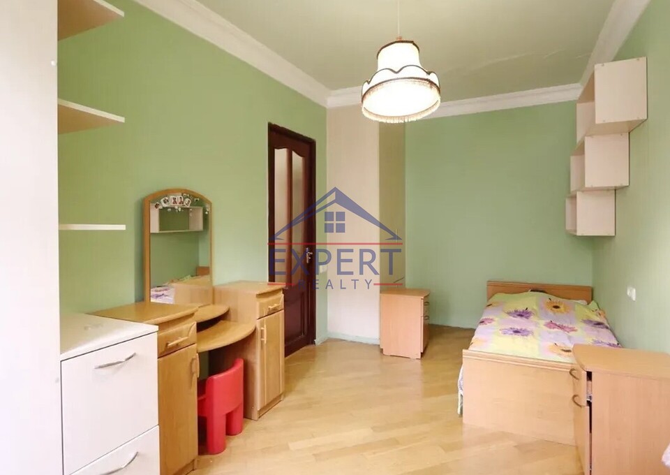 ԿԵՆՏՐՈՆ, ՄԱՇՏՈՑԻ ՊՈՂՈՏԱ, 3 ՍԵՆՅԱԿ