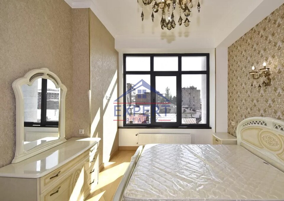 ԿԵՆՏՐՈՆ, ՆԱԼԲԱՆԴՅԱՆ ՓՈՂՈՑ, 3 ՍԵՆՅԱԿ