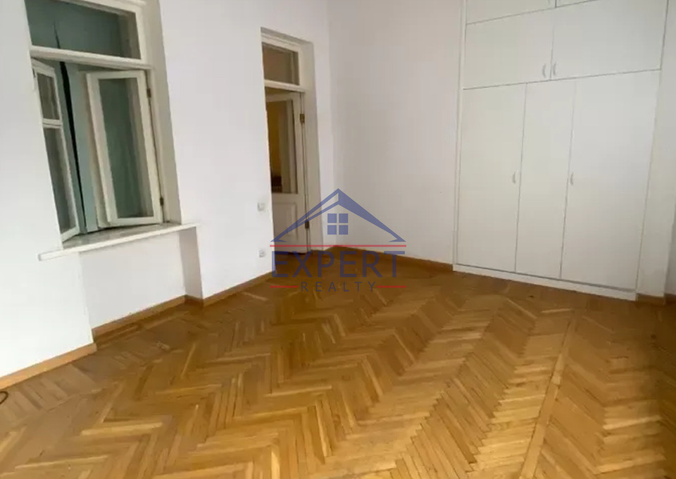 ԿԵՆՏՐՈՆ, ՄԱՇՏՈՑԻ ՊՈՂՈՏԱ, 3 ՍԵՆՅԱԿ