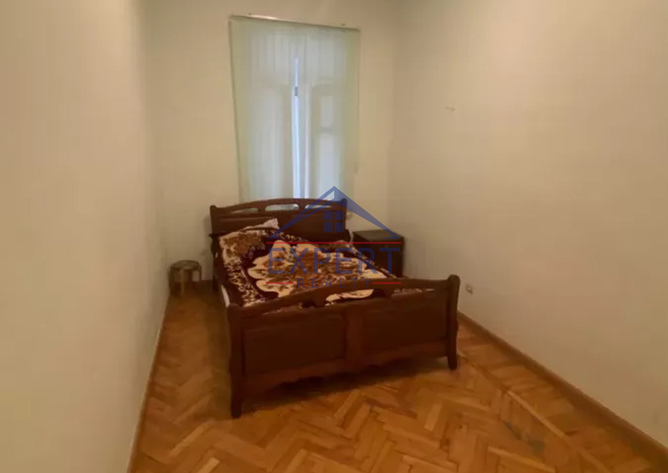 ԿԵՆՏՐՈՆ, ՄԱՇՏՈՑԻ ՊՈՂՈՏԱ, 3 ՍԵՆՅԱԿ