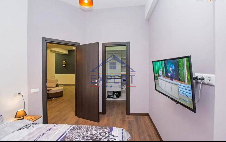 ԿԵՆՏՐՈՆ, ՊՈՒՇԿԻՆԻ ՓՈՂՈՑ, 2 ՍԵՆՅԱԿ