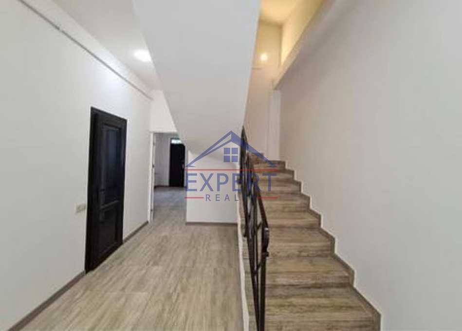 ԱՐԱԲԿԻՐ, ԿՈՄԻՏԱՍԻ ՊՈՂՈՏԱ, 3 հարկ
