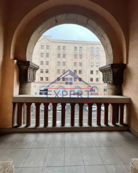 ԿԵՆՏՐՈՆ, ԱՄԻՐՅԱՆ ՓՈՂՈՑ, 3 ՍԵՆՅԱԿ