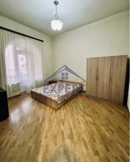 ԿԵՆՏՐՈՆ, ԱՄԻՐՅԱՆ ՓՈՂՈՑ, 3 ՍԵՆՅԱԿ