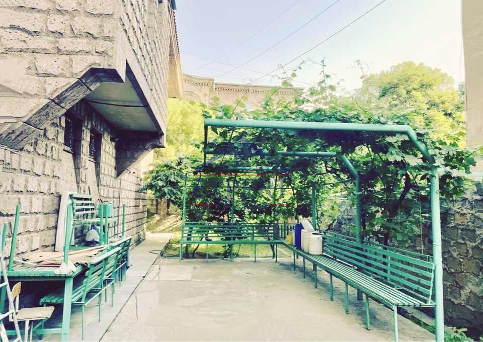 ԿԵՆՏՐՈՆ, ՏԻԳՐԱՆ ՄԵԾԻ ՊՈՂՈՏԱ, 4 ՍԵՆՅԱԿ