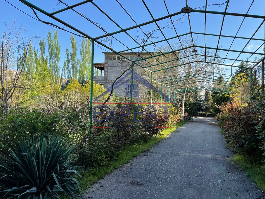 ՆՈՐՔ ՄԱՐԱՇ, ԱՐՄԵՆԱԿ ԱՐՄԵՆԱԿՅԱՆ ՓՈՂՈՑ, 8 ՍԵՆՅԱԿ