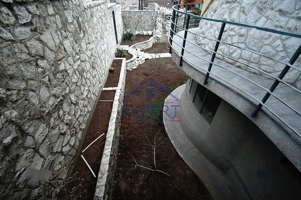 ՄԱԼԱԹԻԱ ՍԵԲԱՍՏԻԱ, ՆՈՅ ԹԱՂԱՄԱՍ, 8+ ՍԵՆՅԱԿ