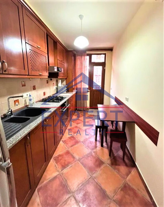 ԿԵՆՏՐՈՆ, ՆԱԼԲԱՆԴՅԱՆ ՓՈՂՈՑ, 3 ՍԵՆՅԱԿ