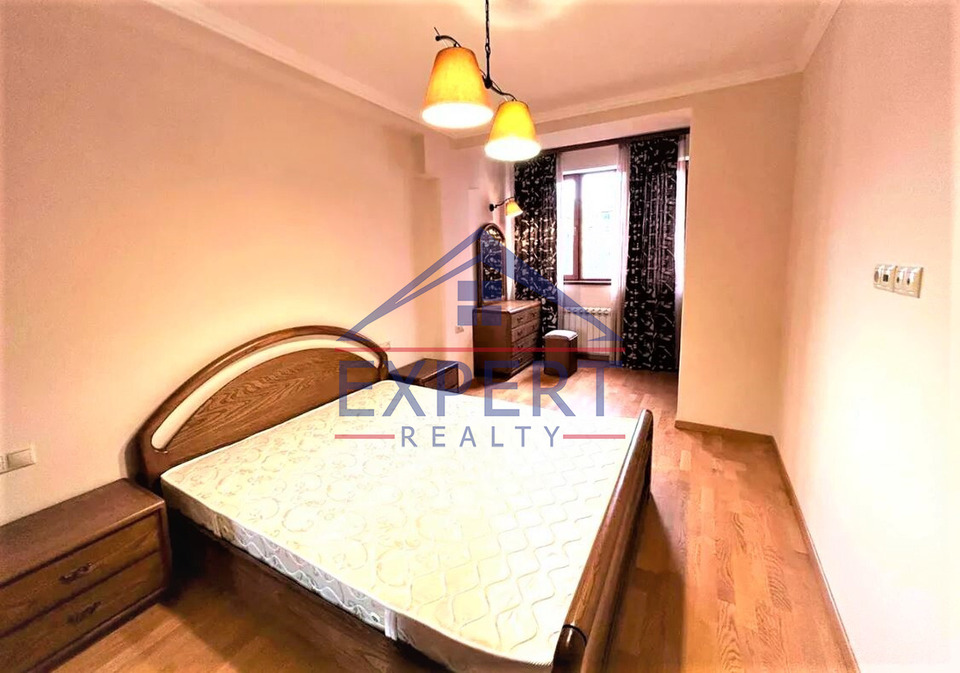 ԿԵՆՏՐՈՆ, ՆԱԼԲԱՆԴՅԱՆ ՓՈՂՈՑ, 3 ՍԵՆՅԱԿ